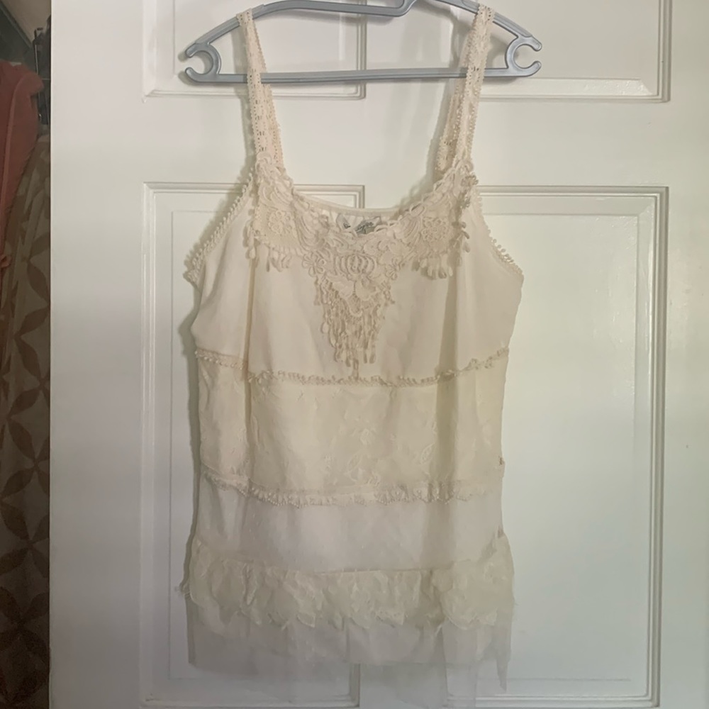 Ruffle top beige with lace and tulle
